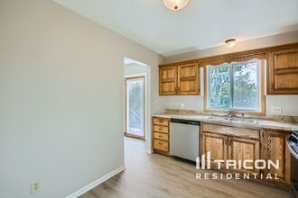 8301 Thomas Ave N in Minneapolis, MN - Building Photo - Building Photo