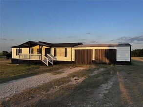 9204 Oklahoma St in Joshua, TX - Building Photo - Building Photo
