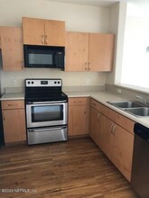 1300 Riverplace Blvd in Jacksonville, FL - Building Photo - Building Photo