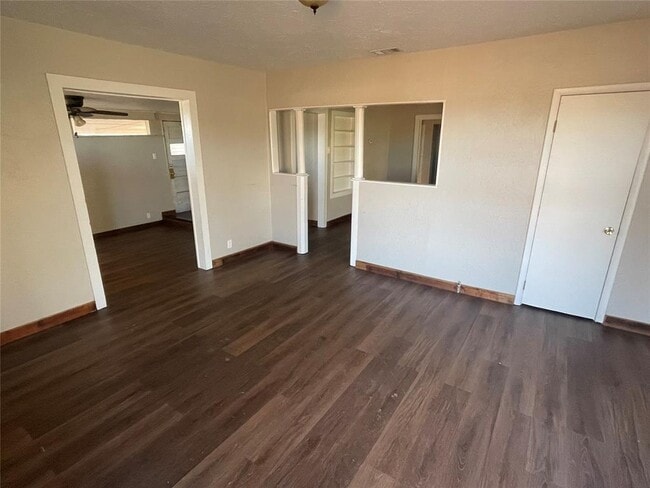 1742 Neptune Dr in Clinton, OK - Building Photo - Building Photo