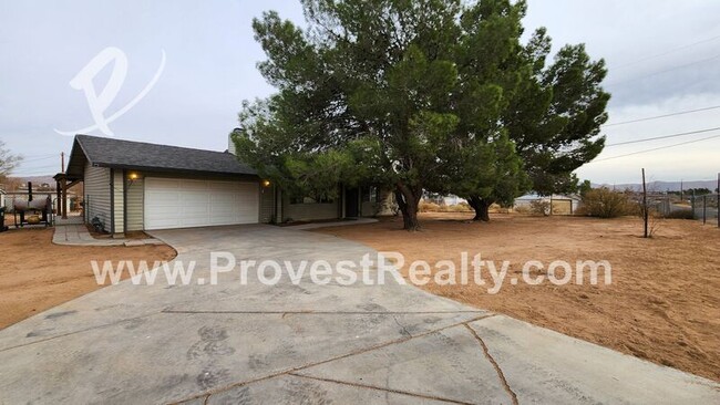 14647 Pawnee Rd in Apple Valley, CA - Foto de edificio - Building Photo