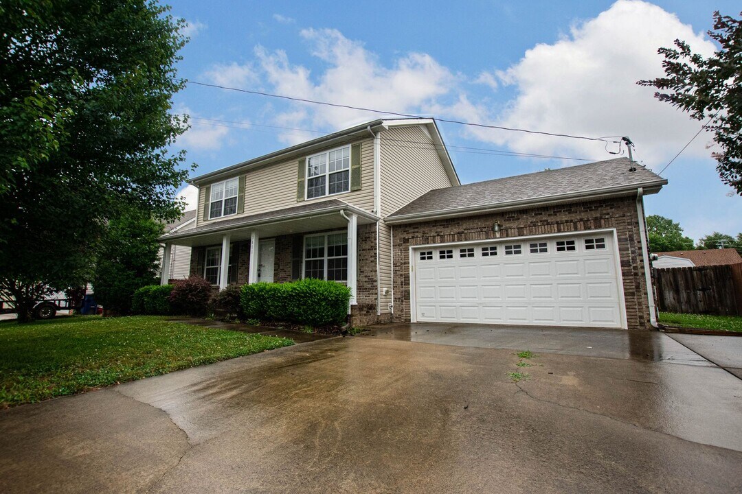 3411 Queensbury Rd in Clarksville, TN - Building Photo