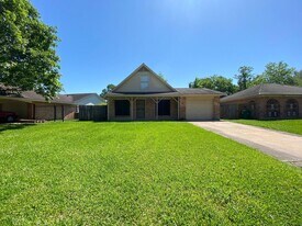13415 Woodring Dr in Houston, TX - Building Photo