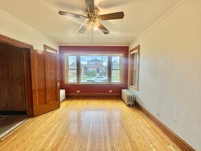 5230 W Henderson St in Chicago, IL - Building Photo - Building Photo