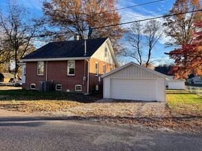 15 N Bernard St in Mascoutah, IL - Building Photo - Building Photo