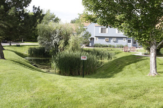 Lakewood Pines Townhomes in Lakewood, CO - Building Photo - Building Photo