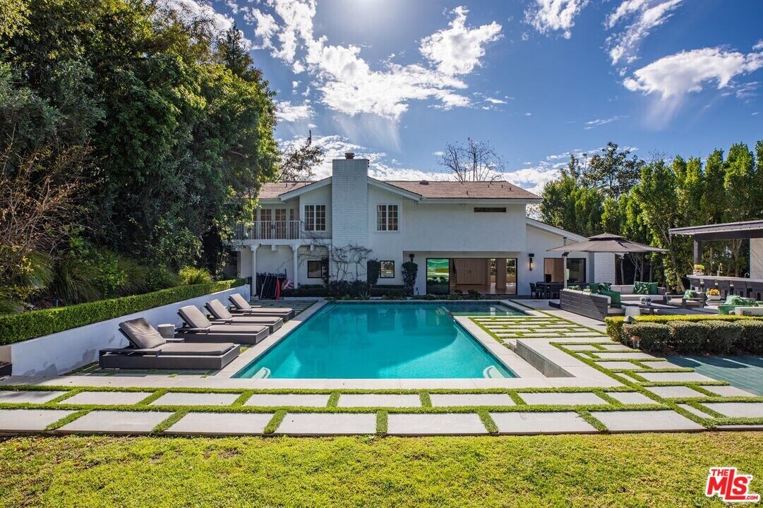 9823 Cardigan Pl in Beverly Hills, CA - Building Photo