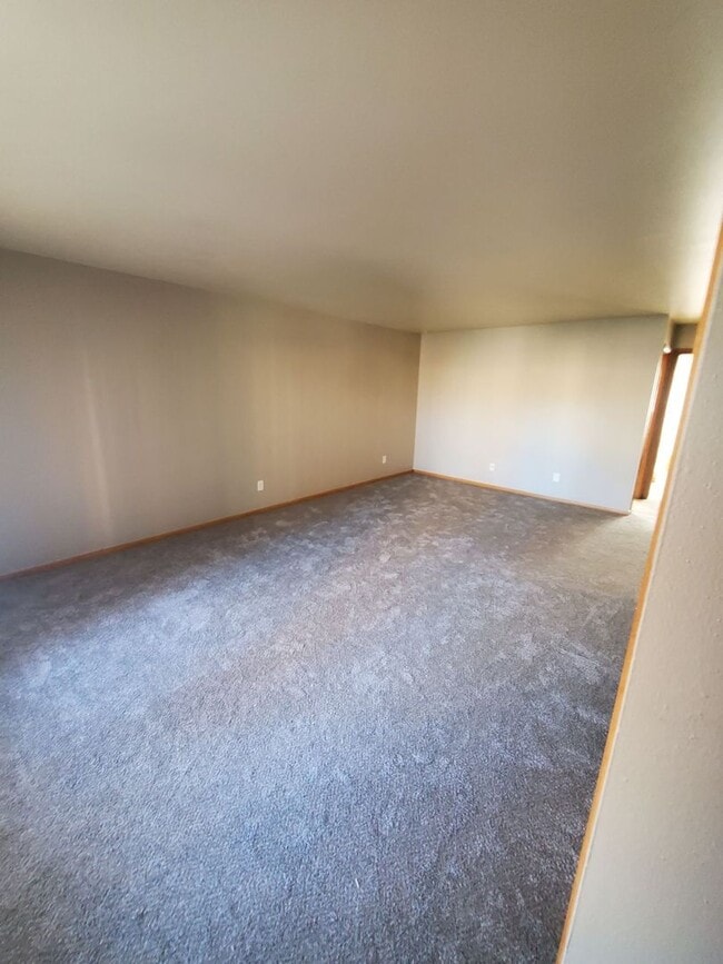 7343 N Teutonia Ave in Milwaukee, WI - Building Photo - Building Photo