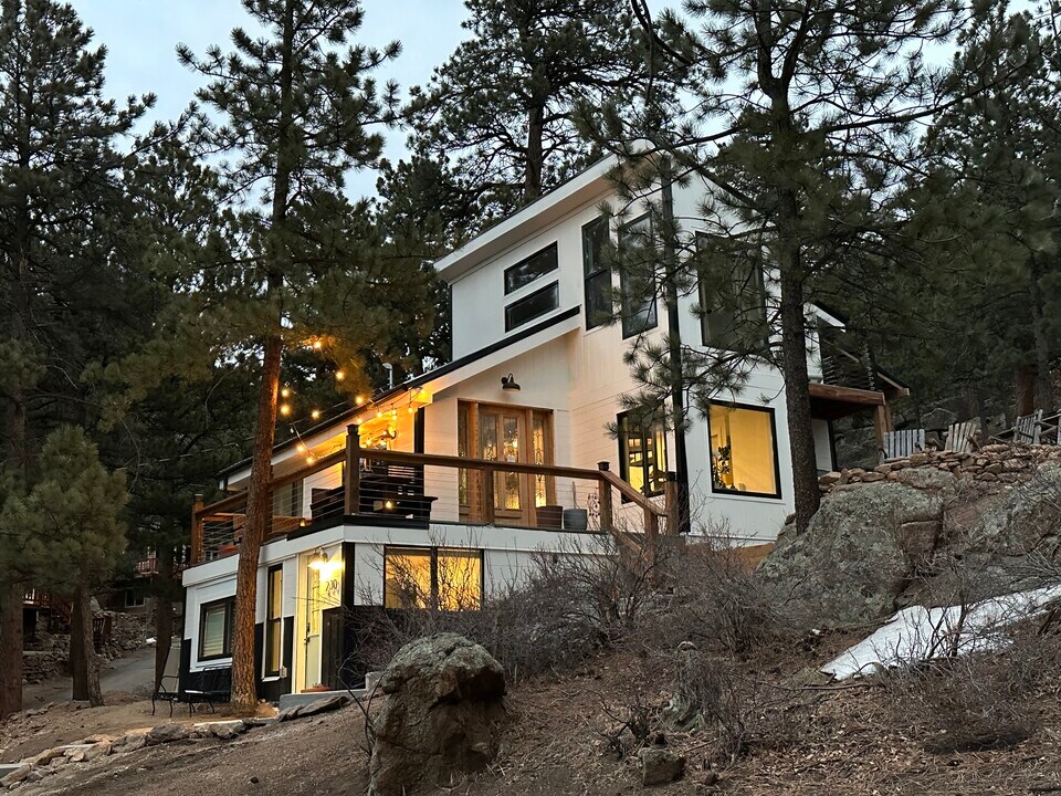 230 Cyteworth Rd, Unit Main House in Estes Park, CO - Foto de edificio