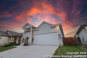1516 SPECHTS in New Braunfels, TX - Building Photo