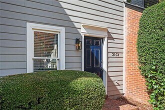 2103 Kristen Ct in Smyrna, GA - Building Photo - Building Photo