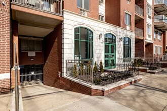 23-23 31st Ave in Astoria, NY - Foto de edificio - Building Photo