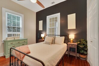 307 W Waldburg Ln in Savannah, GA - Building Photo - Building Photo