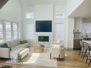 19 N Wyoming Ave, Unit 206 in Ventnor City, NJ - Building Photo - Building Photo