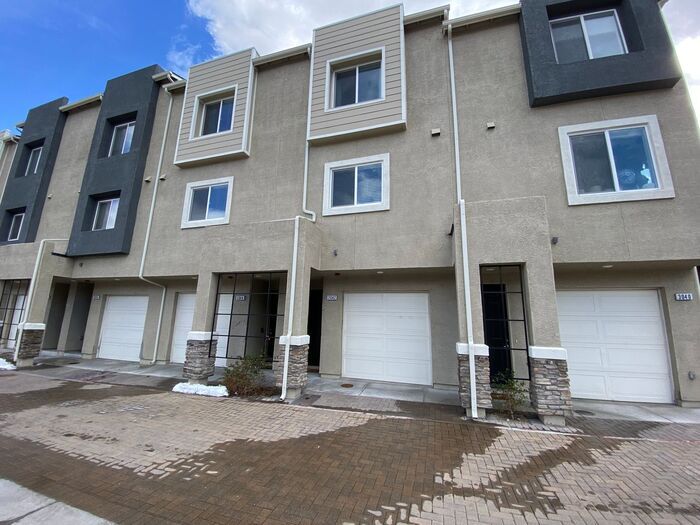 3042 Sterling Ridge Cir in Sparks, NV - Building Photo
