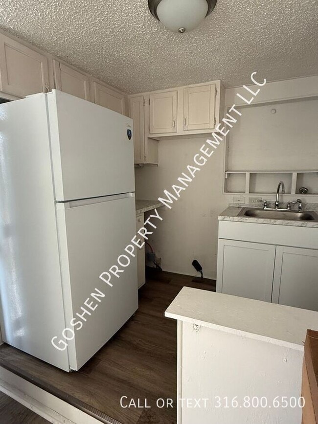 1023 S Millwood Ave in Wichita, KS - Building Photo - Building Photo