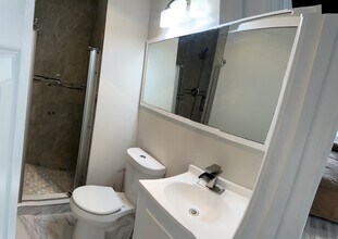560 Main St, Unit 2 floor unit in Medford, MA - Building Photo - Building Photo