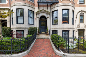 484 Beacon St in Boston, MA - Foto de edificio - Building Photo