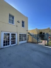 137 SE 1st Ave in Dania Beach, FL - Building Photo - Building Photo