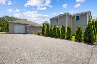 103 Bayview Ave, Unit A in Bristol, RI - Building Photo - Building Photo