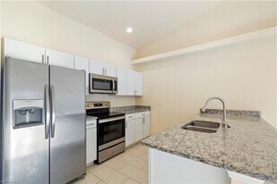 510 Skyline Blvd in Cape Coral, FL - Building Photo