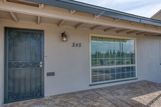 245 Minnewawa Ave in Clovis, CA - Building Photo - Building Photo