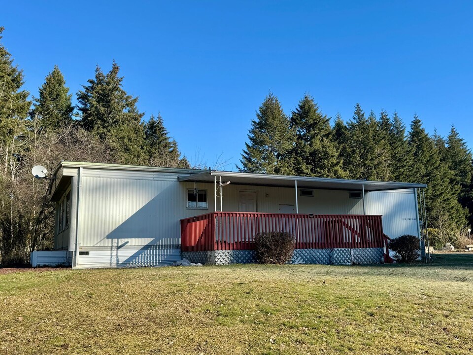 141 SE Lynch Rd in Shelton, WA - Building Photo