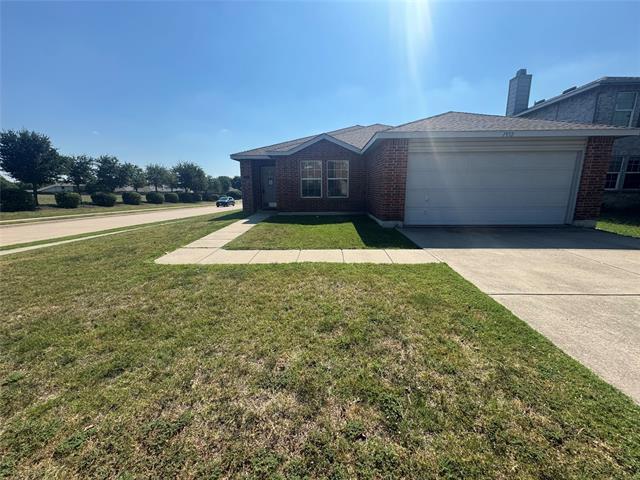 1932 Elk Lake Tr in Justin, TX - Building Photo