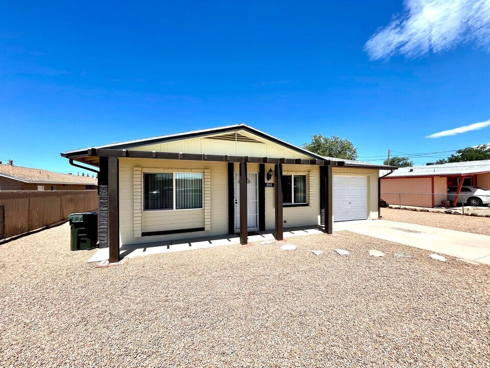 2111 Lucille Ave in Kingman, AZ - Building Photo