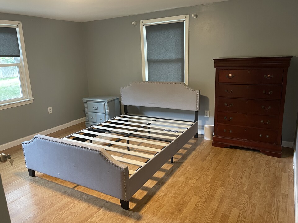 4 Hilltop Dr, Unit 2 in Southborough, MA - Building Photo