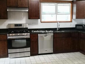 24 Hardwick St, Unit 1 in Cambridge, MA - Building Photo - Building Photo