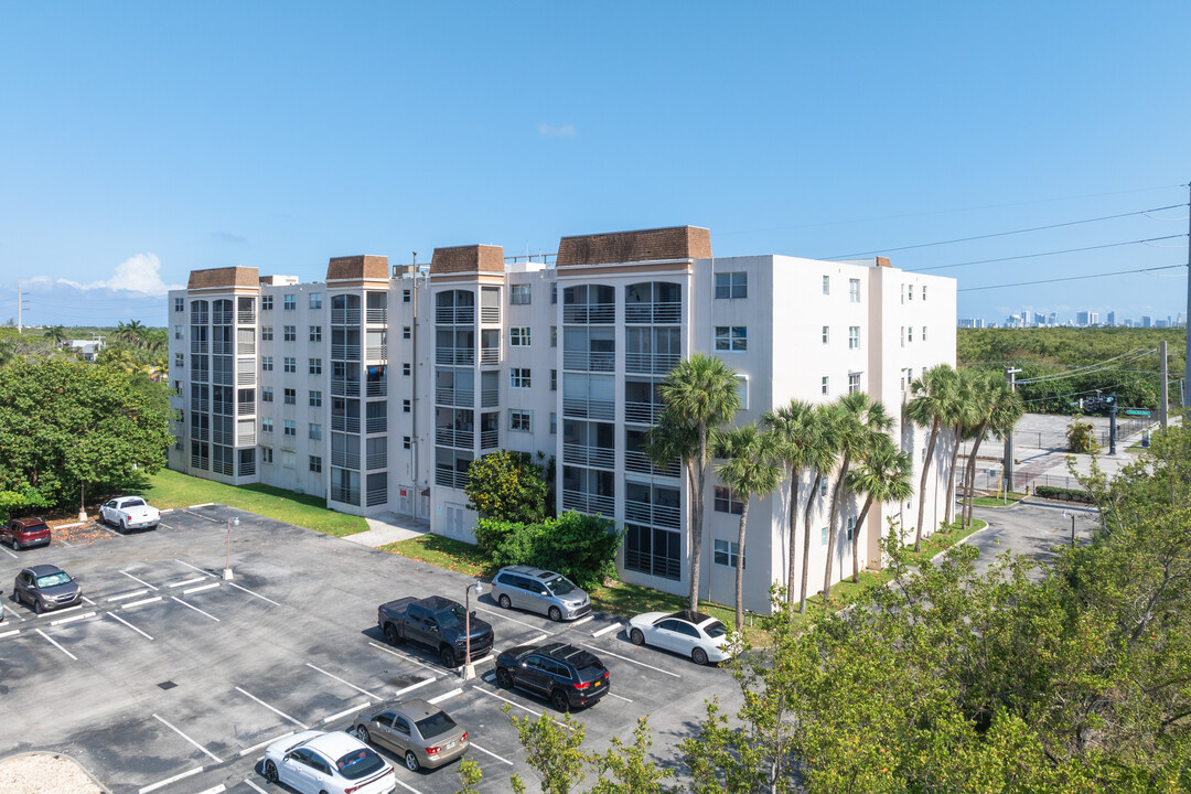 Danians in Dania Beach, FL - Building Photo