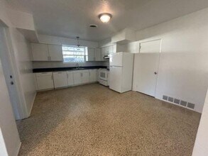 423 N Ridgewood Ave in Ormond Beach, FL - Building Photo - Building Photo