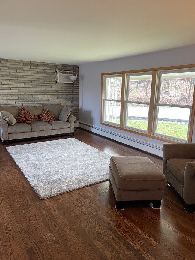 1 Parksville Rd Rentals in Pleasant Valley, NY