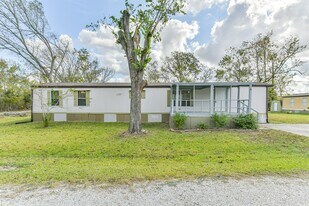 1749 Max Rd in Pearland, TX - Building Photo