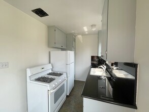 2986 Waverly Dr, Unit #4 in Los Angeles, CA - Foto de edificio - Building Photo