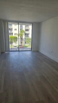 8145 NW 7th St in Miami, FL - Building Photo