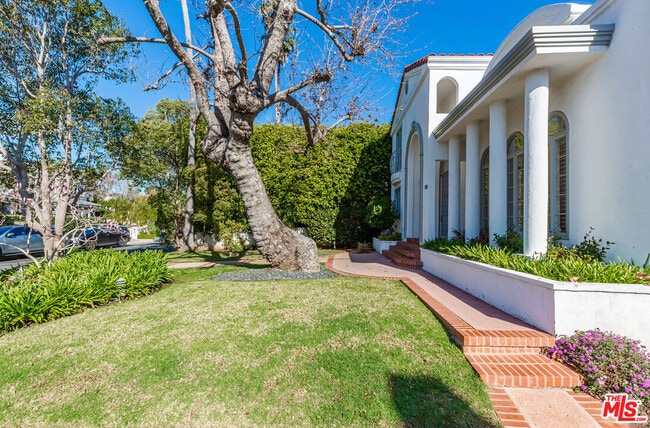 158 S Anita Ave in Los Angeles, CA - Building Photo - Building Photo