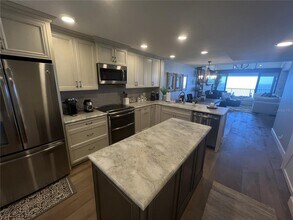 7100 Sunset Way in St Pete Beach, FL - Building Photo - Building Photo