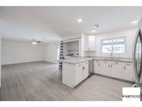 3912 E Shaw Butte Dr in Phoenix, AZ - Building Photo - Building Photo