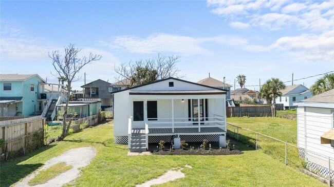 property at 2207 Hollywood Ave