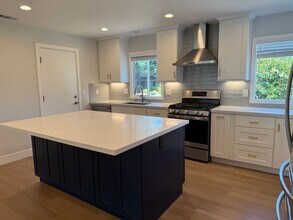 215 Calle Marguerita in Los Gatos, CA - Building Photo - Building Photo