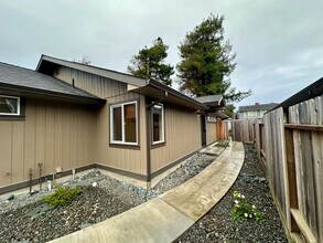 259 Hodgson St in Eureka, CA - Building Photo - Building Photo