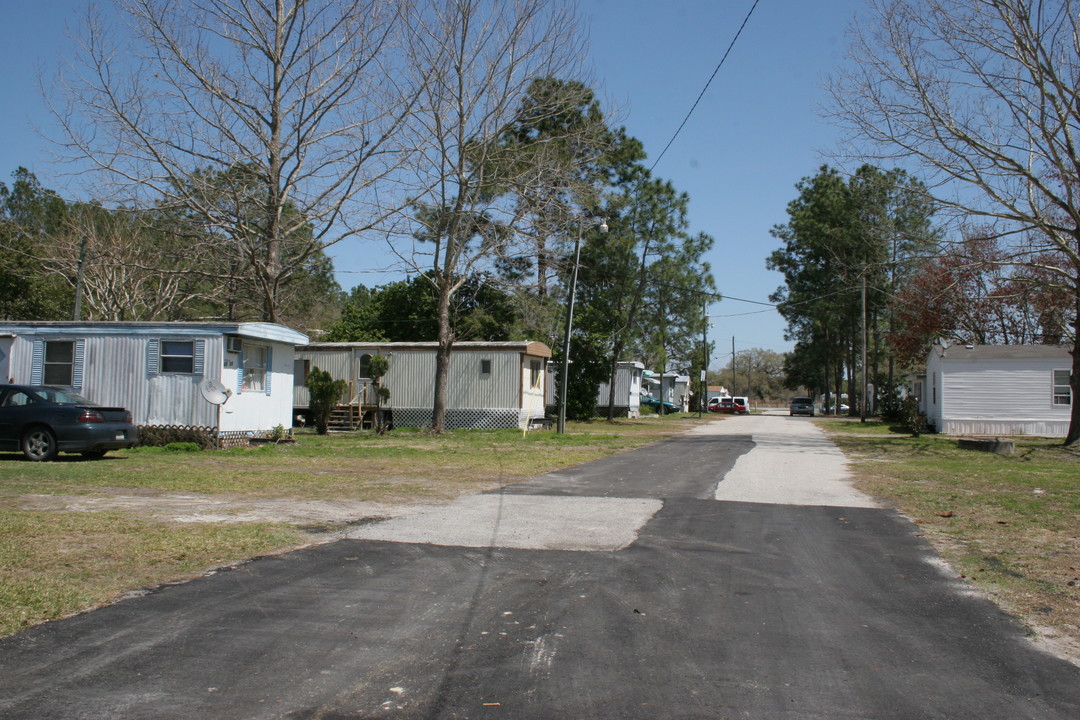 Sunny Skies Mobile Home & RV Park in San Antonio, FL - Foto de edificio