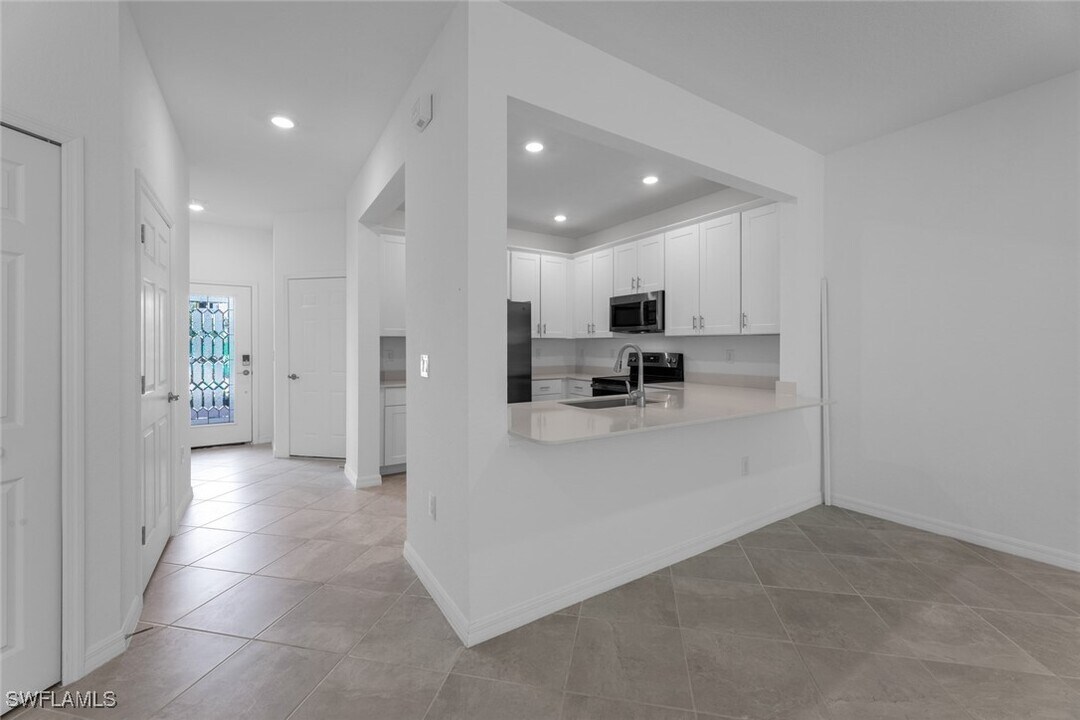 2852 Citrus St in Naples, FL - Building Photo