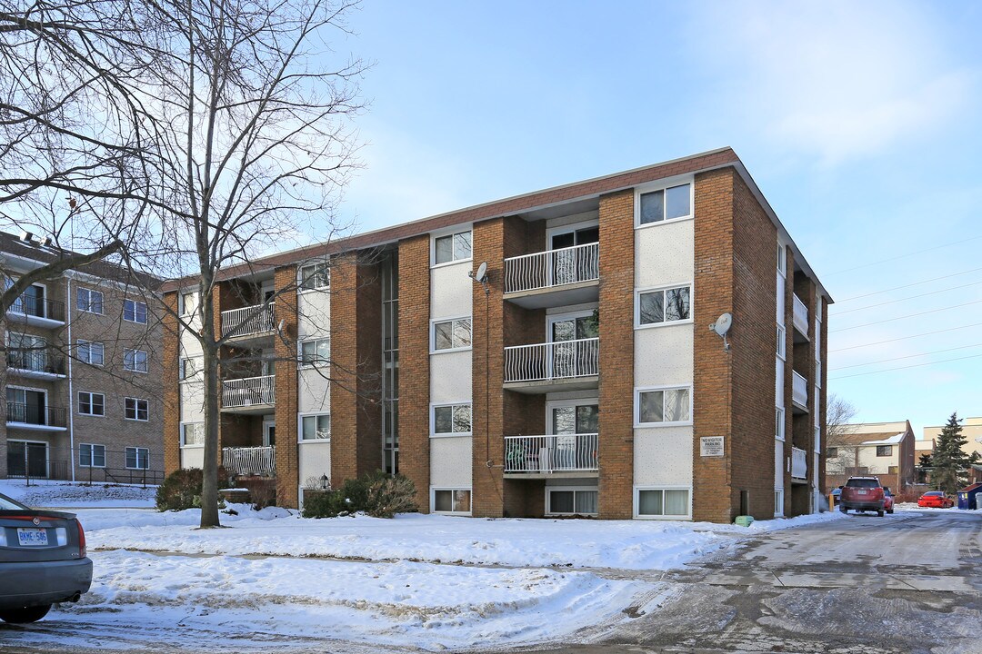 14 Conway Dr in Kitchener, ON - Building Photo