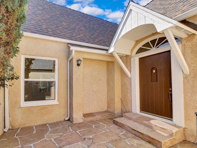 203 S Stanley Dr in Beverly Hills, CA - Foto de edificio - Building Photo