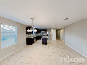 1136 Foxglove Ln in Burleson, TX - Foto de edificio - Building Photo