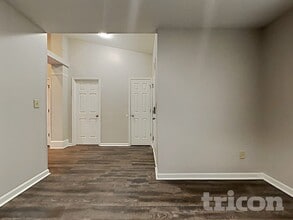 2291 Hampton Dr in Franklin, IN - Foto de edificio - Building Photo