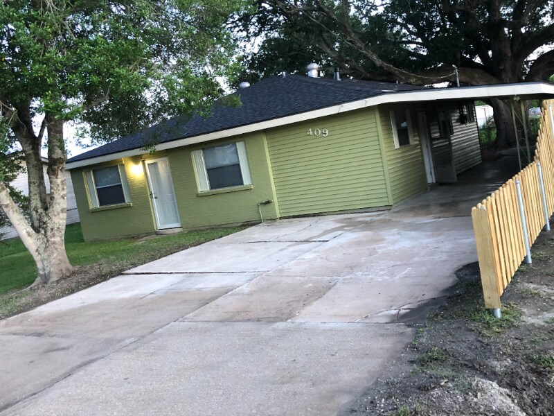 409 Fieldcrest Dr in Thibodaux, LA - Building Photo